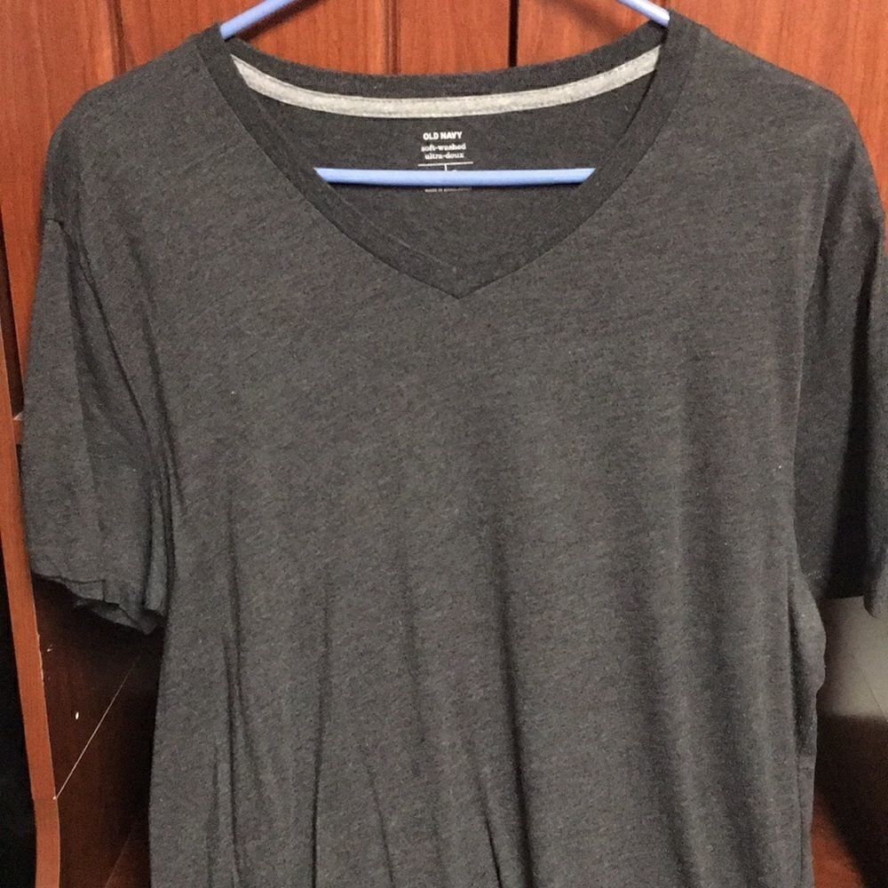 Old Navy V neck tee